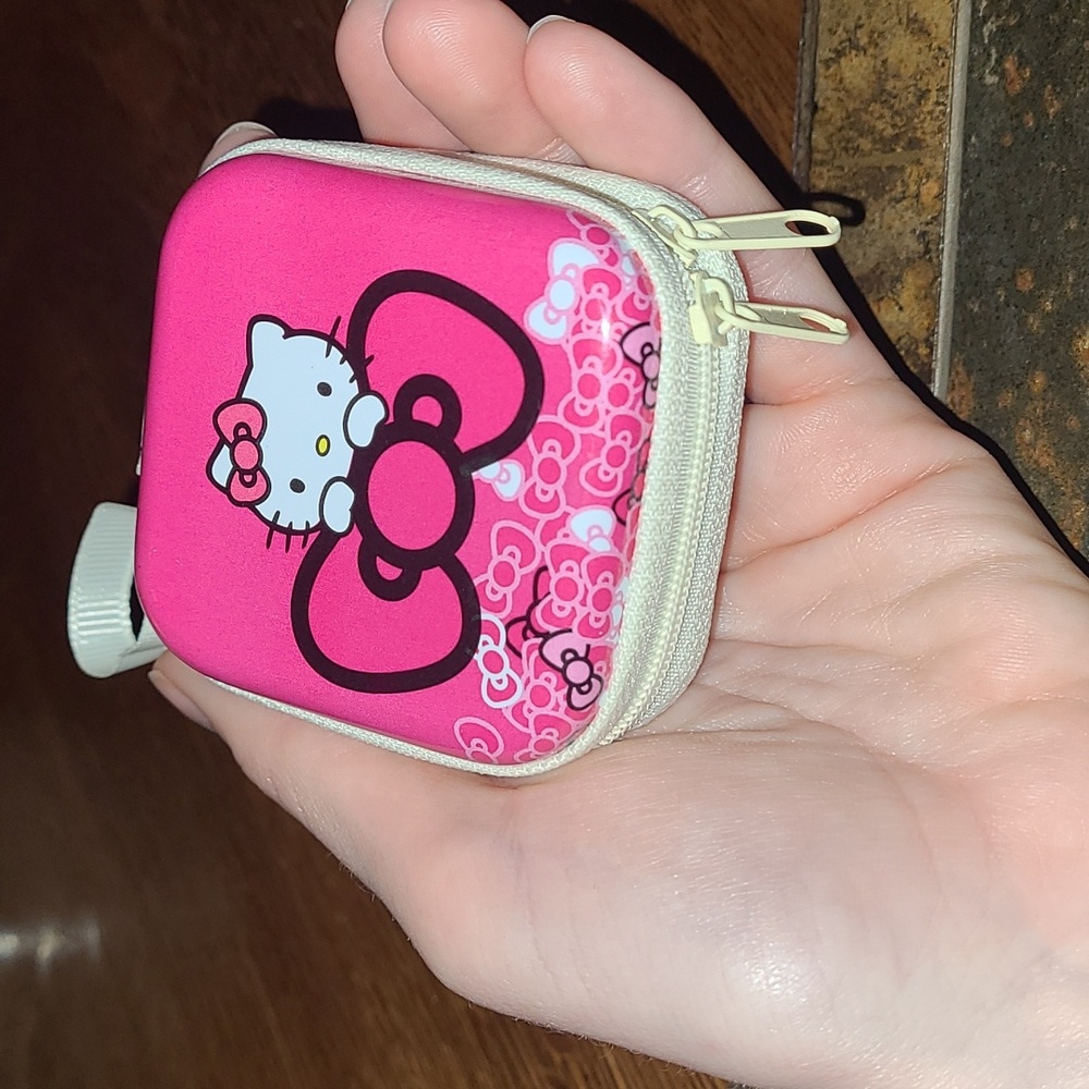 Hello Kitty Earbud Hard Case - Picture 15 of 15